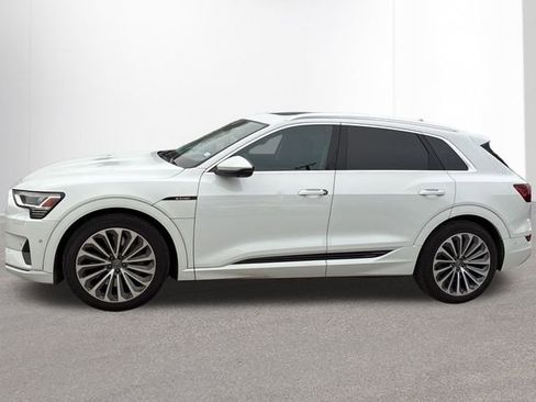 Used 2019 Audi e-tron Prestige w/ Prestige Package image 2