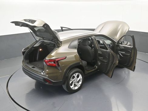 Used 2024 Chevrolet Trax LS w/ LS Convenience Package FWD image 62