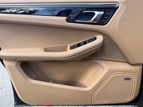 Used 2017 Porsche Macan S image 44