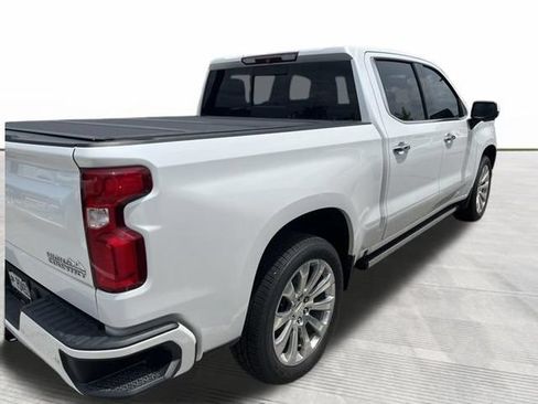 Used 2019 Chevrolet Silverado 1500 High Country w/ Technology Package AWD/4WD image 4