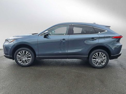 Used 2023 Toyota Venza XLE image 6