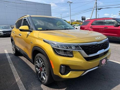 Used 2022 Kia Seltos SX w/ Sunroof Package AWD/4WD image 2