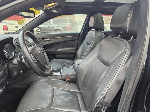 Used 2014 Chrysler 300 C image 17