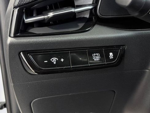 Used 2023 Kia Niro EX image 37