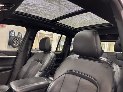 Used 2025 Jeep Grand Cherokee Limited w/ Luxury Tech Group II image 24