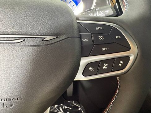 New 2027 Chrysler Pacifica Select FWD image 24