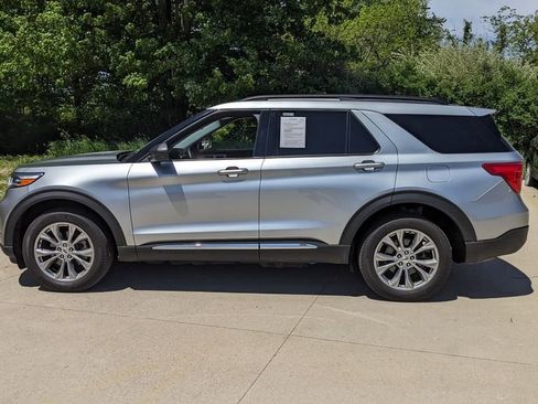 Used 2023 Ford Explorer XLT w/ Equipment Group 202A AWD/4WD image 6