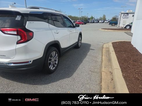 Used 2022 GMC Terrain SLT w/ LPO, Floor Liner Package image 4