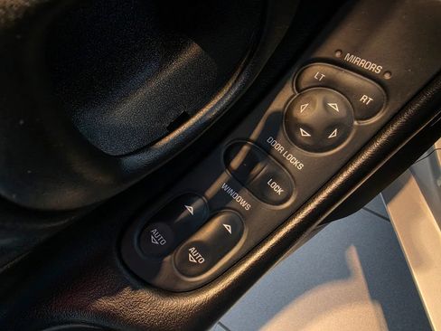 Used 2000 Chevrolet Corvette Convertible RWD image 9