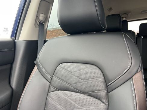 Used 2024 Nissan Pathfinder Platinum w/ Lighting Package (N93) image 21