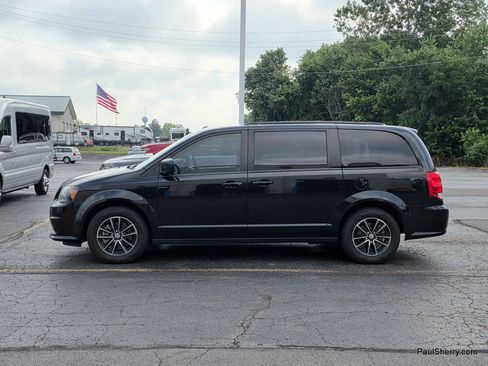 Used 2019 Dodge Grand Caravan SXT w/ Driver Convenience Group FWD image 2