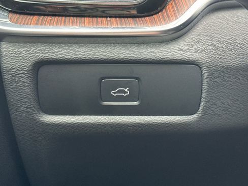 Used 2024 Volvo S60 B5 Plus image 40