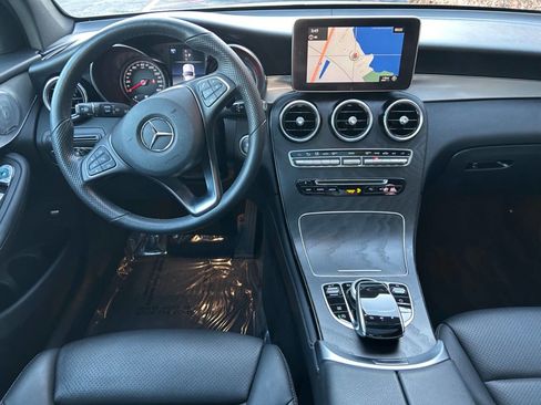 Used 2019 Mercedes-Benz GLC 300 4MATIC w/ Multimedia Package image 17