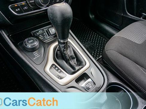Used 2017 Jeep Cherokee Latitude w/ Cold Weather Group AWD/4WD image 29