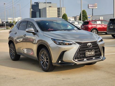 Used 2025 Lexus NX 250 FWD w/ Towing Package (2000 Lbs) image 3