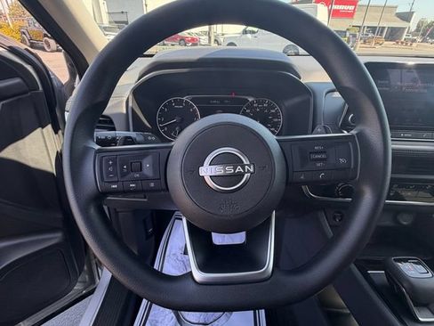 Used 2024 Nissan Rogue S FWD image 23