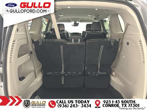 Used 2023 Chrysler Pacifica Touring-L FWD image 10