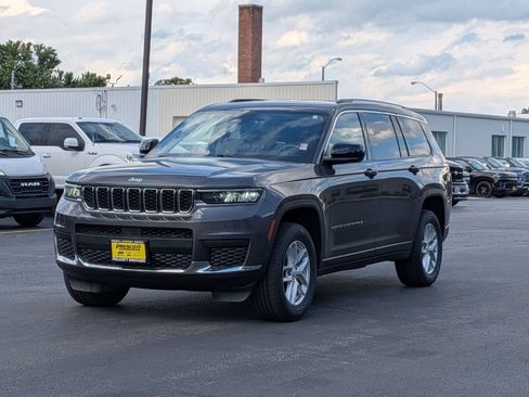 Used 2022 Jeep Grand Cherokee L Laredo w/ Luxury Tech Group I AWD/4WD image 3