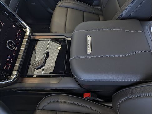 New 2026 GMC Yukon Denali w/ Advanced Technology Package AWD/4WD image 30