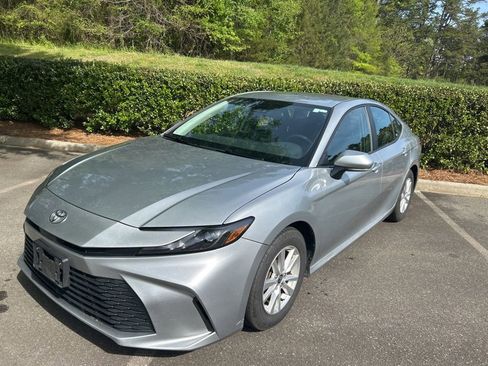 Used 2025 Toyota Camry LE FWD image 22