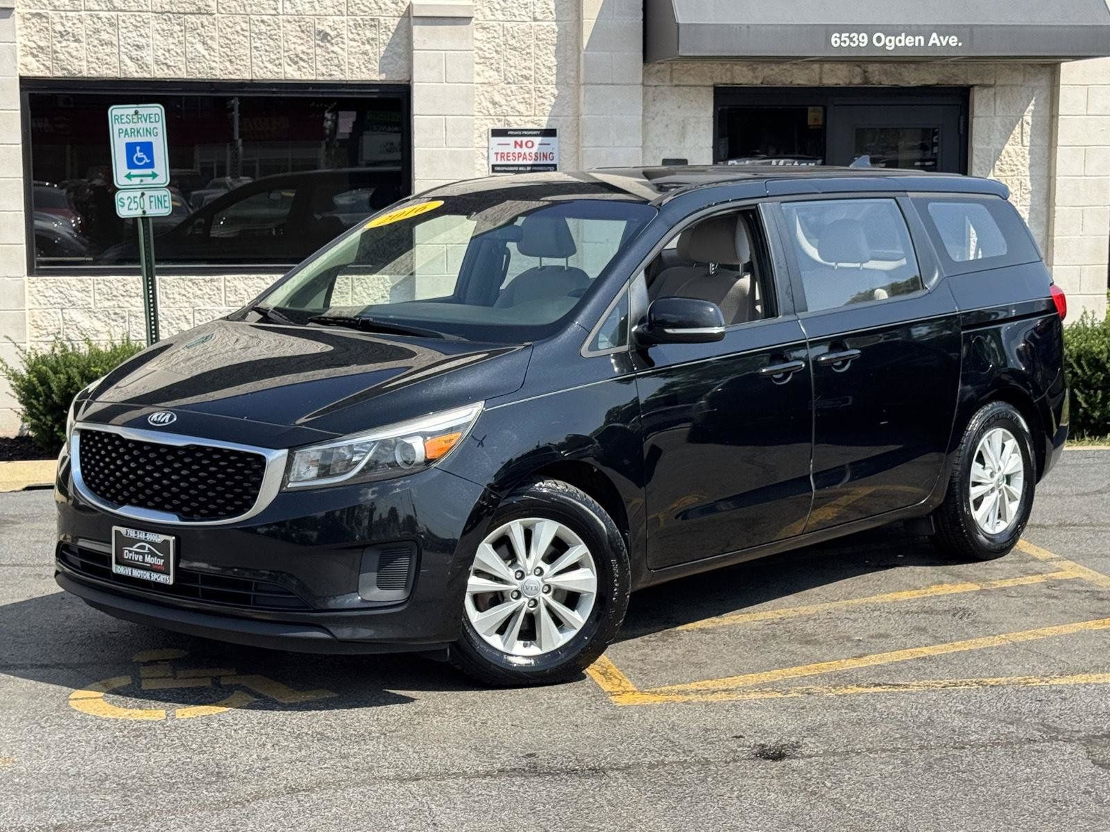 Used 2016 Kia Sedona L FWD image 2