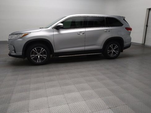 Used 2019 Toyota Highlander LE FWD image 2