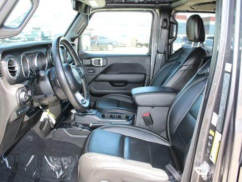 Used 2023 Jeep Wrangler Unlimited Sahara w/ Cold Weather Group AWD/4WD image 40