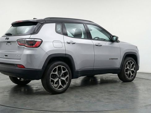 Used 2025 Jeep Compass Limited AWD/4WD image 9