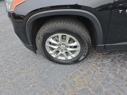 Used 2021 Chevrolet Traverse LS image 11