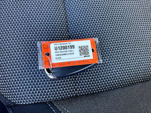 Used 2023 Chevrolet Traverse LT w/ Rear Camera Mirror Package image 31