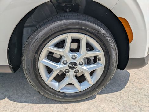 Used 2025 Kia Soul S FWD image 9