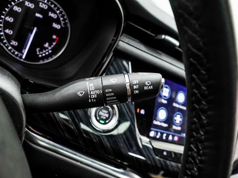 Used 2025 Cadillac XT6 Premium Luxury image 36