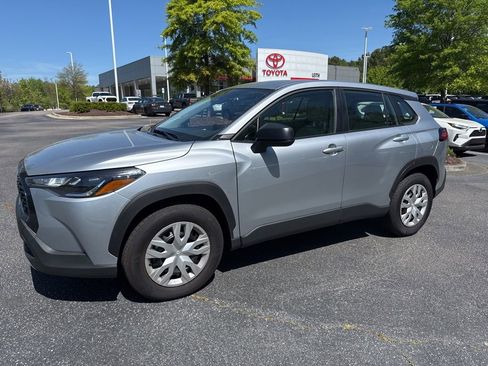 Used 2025 Toyota Corolla Cross L image 2