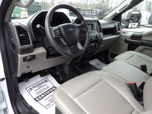 Used 2022 Ford F550 4x4 Crew Cab Super Duty w/ Power Equipment Group image 16