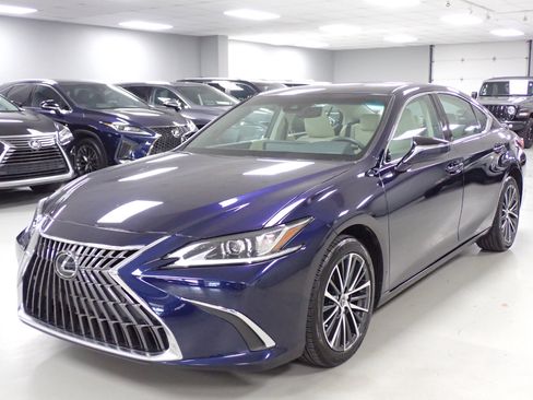 Used 2022 Lexus ES 250 w/ Premium Package image 4