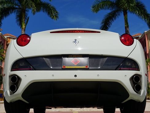Used 2014 Ferrari California RWD image 51