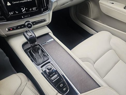 Used 2018 Volvo V90 T6 Cross Country w/ Convenience Package AWD/4WD image 24
