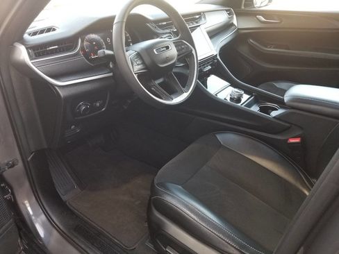 Used 2024 Jeep Grand Cherokee Altitude image 9