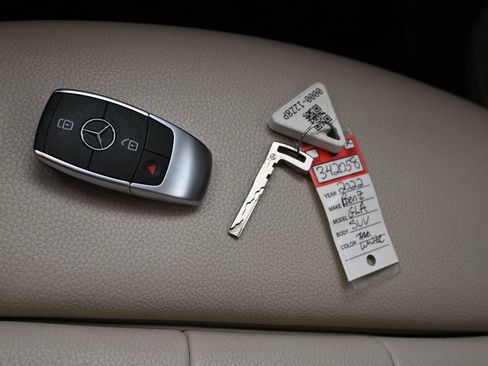 Used 2022 Mercedes-Benz GLA 250 w/ Premium Package Lite image 10