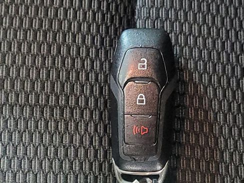 Used 2017 Ford Explorer XLT image 32