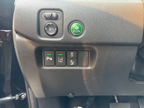 Used 2017 Honda Pilot Touring image 17