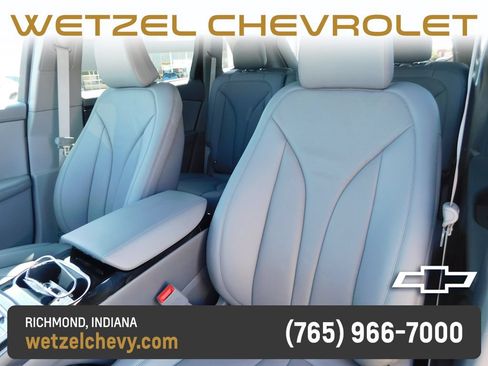 Used 2023 Lincoln Nautilus Reserve AWD/4WD image 16