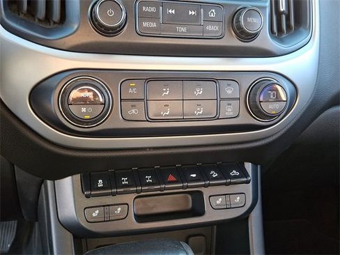 Used 2018 Chevrolet Colorado ZR2 image 16