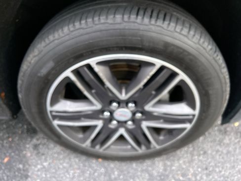 Used 2017 GMC Acadia SLT image 13