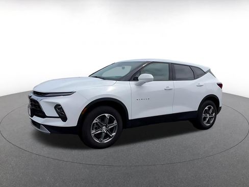 Used 2025 Chevrolet Blazer LT FWD image 7