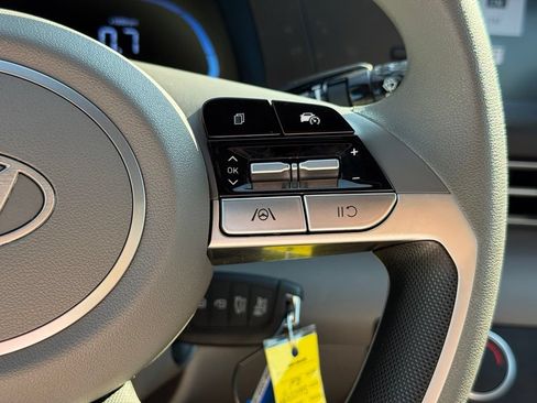 Certified 2025 Hyundai Elantra SE FWD image 19