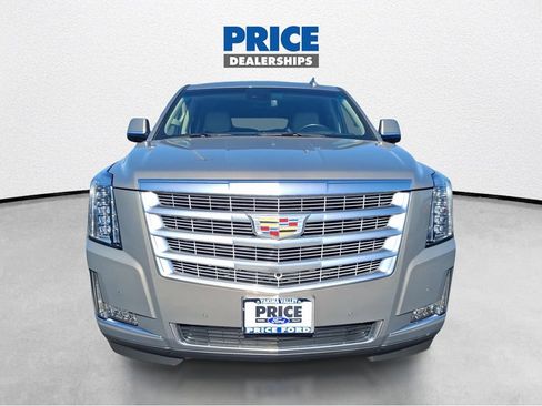 Used 2019 Cadillac Escalade Luxury w/ LPO, Radiant Package AWD/4WD image 4