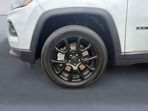 Used 2025 Jeep Compass Latitude w/ Altitude Special Edition AWD/4WD image 14