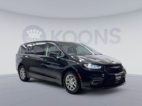 Used 2024 Chrysler Pacifica Touring-L FWD image 22