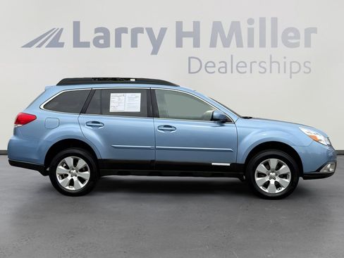 Used 2011 Subaru Outback 2.5i Premium w/ All-Weather Pkg image 7